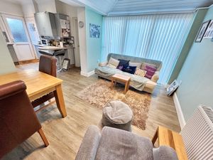 Sun lounge/dining room- click for photo gallery